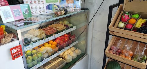 Fruicey 福星果 Fruit Press Juice and Acai Dessert Smoothie Bar