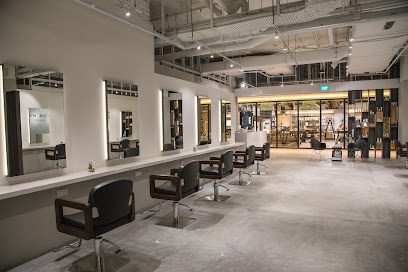 Yann Beyrie Salon